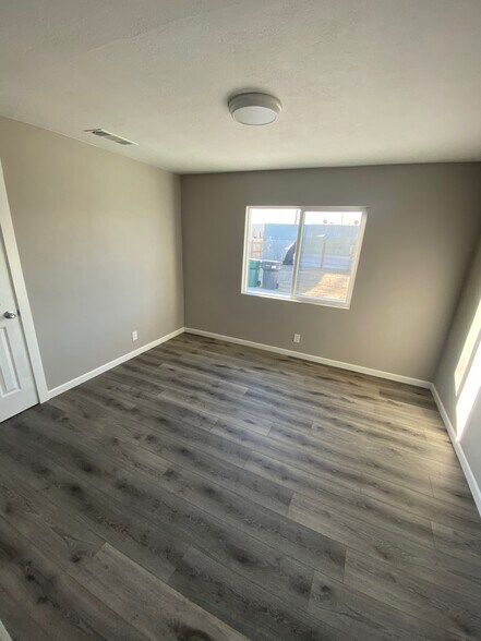 More Photos Of 1679 S O St, Tulare Light Manufacturing For Lease