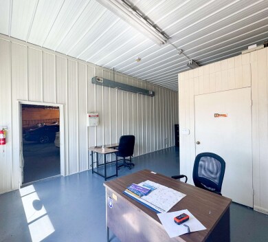 More Photos Of 4224 S Kinnickinnic Ave, Milwaukee Warehouse For Lease