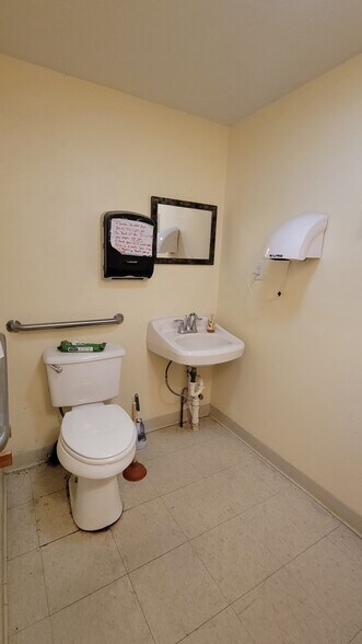 More Photos Of 522 Main St, Rockwood Specialty For Sale