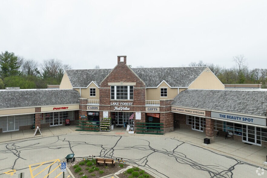 More Photos Of 825 S Waukegan Rd, Lake Forest Unknown For Lease