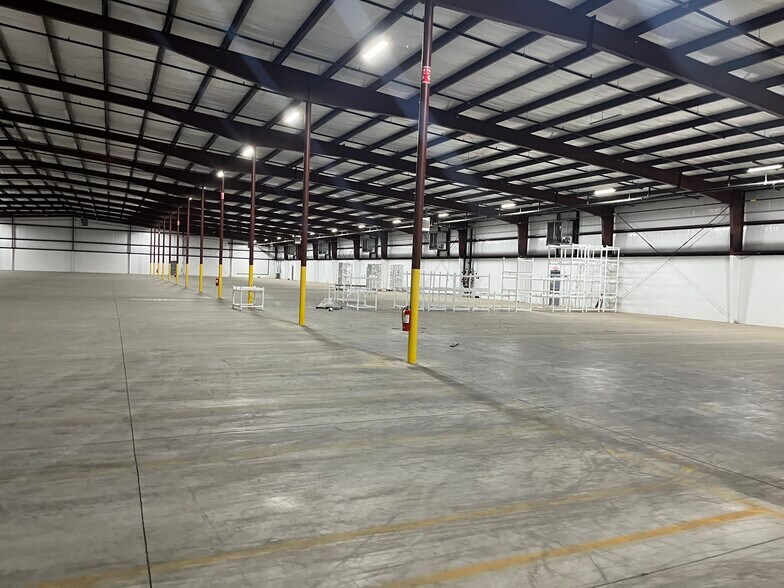 More Photos Of 2195 Industrial South Rd, Dalton Industrial For Lease