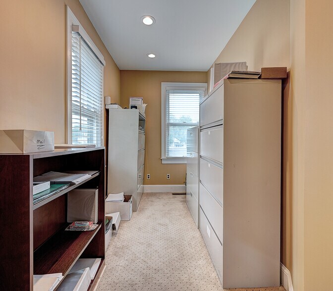 More Photos Of 24 Washington Ave, Chatham Office For Sale