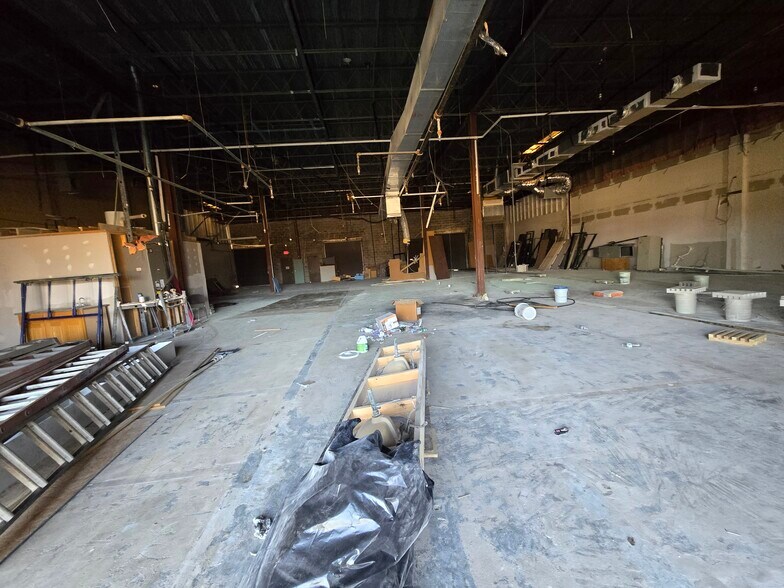 More Photos Of 4949 Bullard Ave, New Orleans Light Distribution For Sale