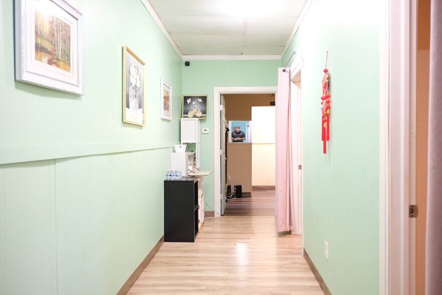 More Photos Of 985 S Clinton Ave, Rochester Restaurant For Sale