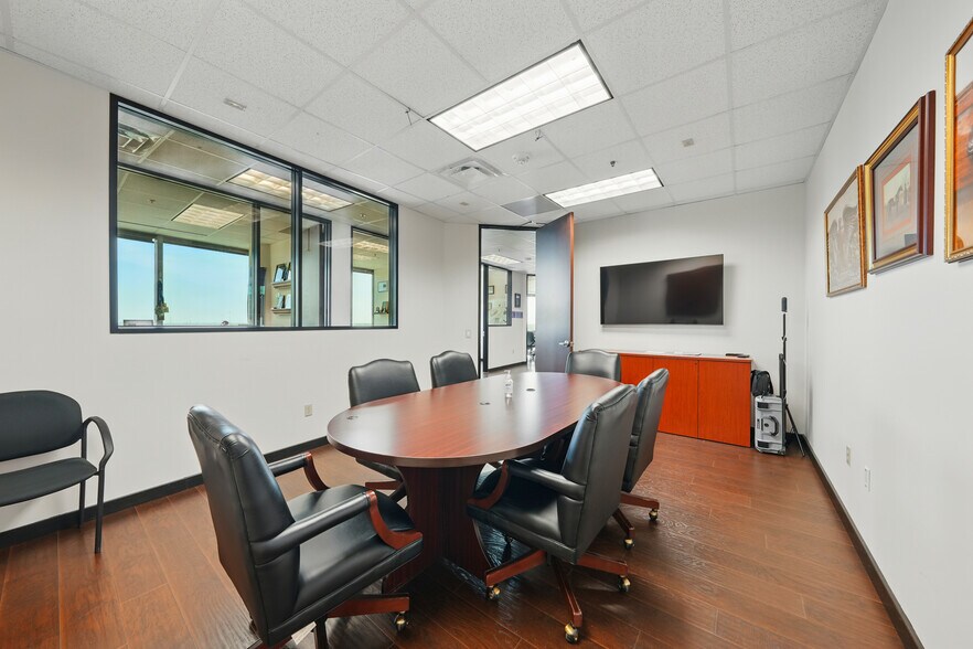 More Photos Of 9999 Bellaire Blvd, Houston Medical For Lease