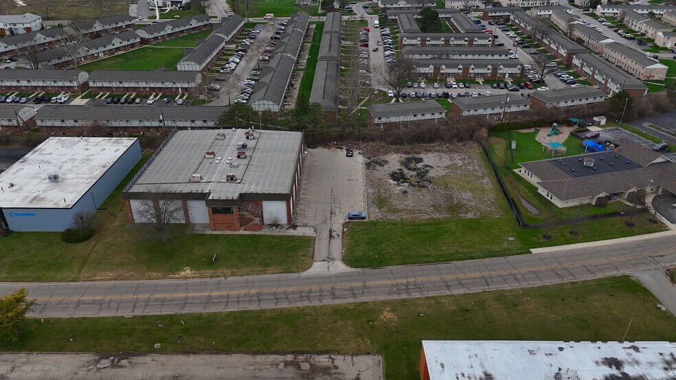 More Photos Of 511 Industrial Mile Rd, Columbus Warehouse For Sale