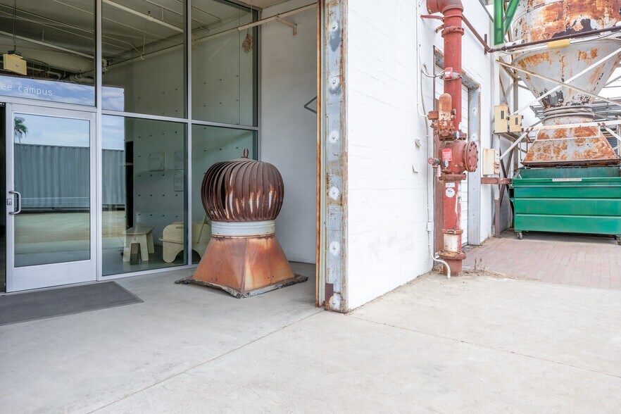 More Photos Of 2212 Main St, San Diego Industrial For Lease