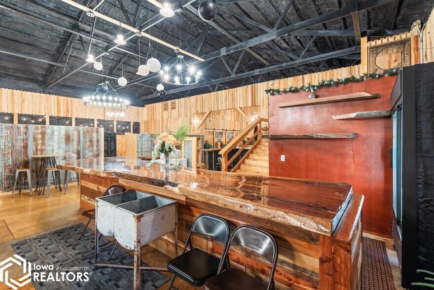 More Photos Of 110 E Union St, Unionville Restaurant For Sale