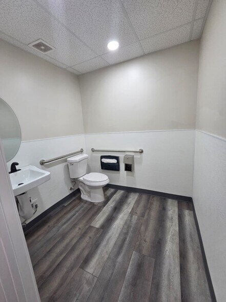 More Photos Of 465 E Palmdale Blvd, Palmdale Loft Creative Space For Lease