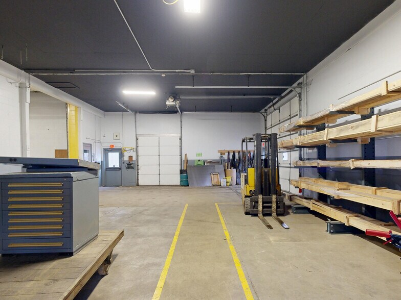More Photos Of 2505 Avonia Rd, Fairview Warehouse For Lease
