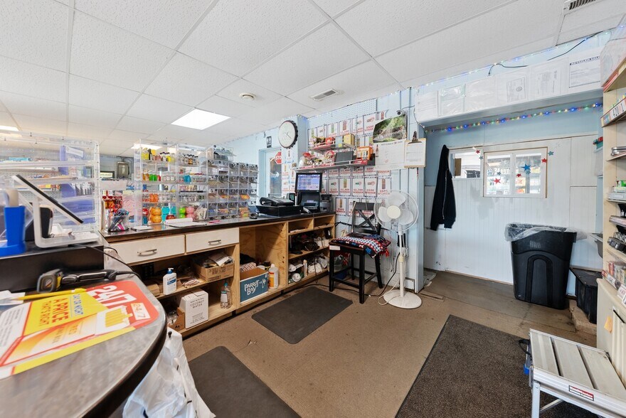 More Photos Of 7697 E Harbor Rd, Lakeside Marblehead Convenience Store For Sale