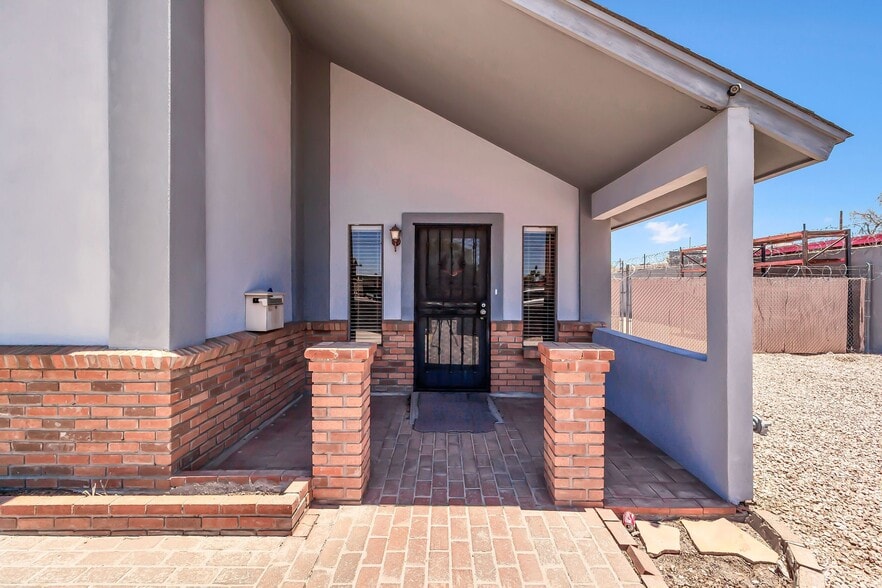More Photos Of 517 S Lebaron St, Mesa Warehouse For Lease