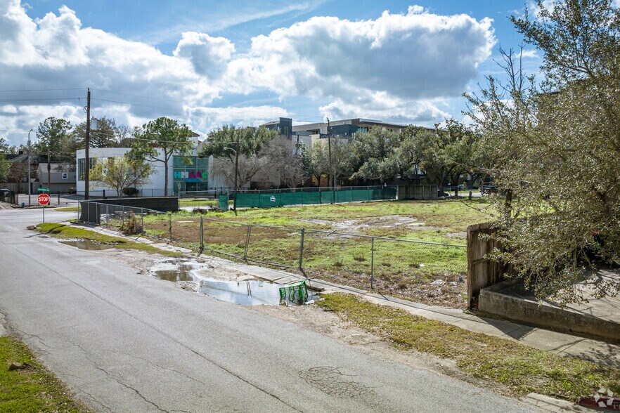 More Photos Of 4802 Caroline St, Houston Land For Sale