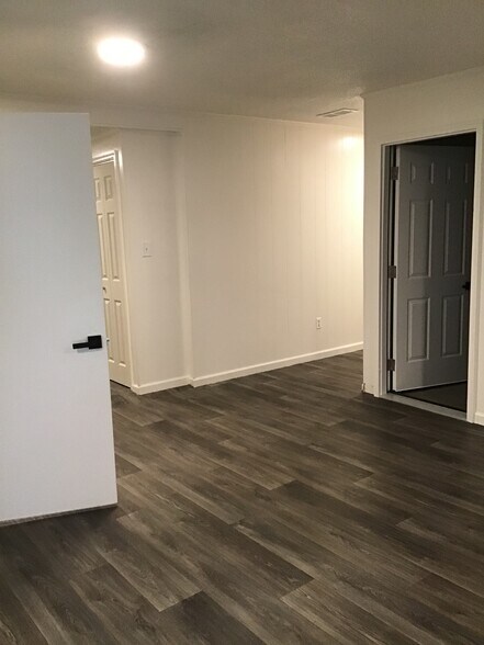 More Photos Of 103 Queen St, Georgetown Medical For Lease