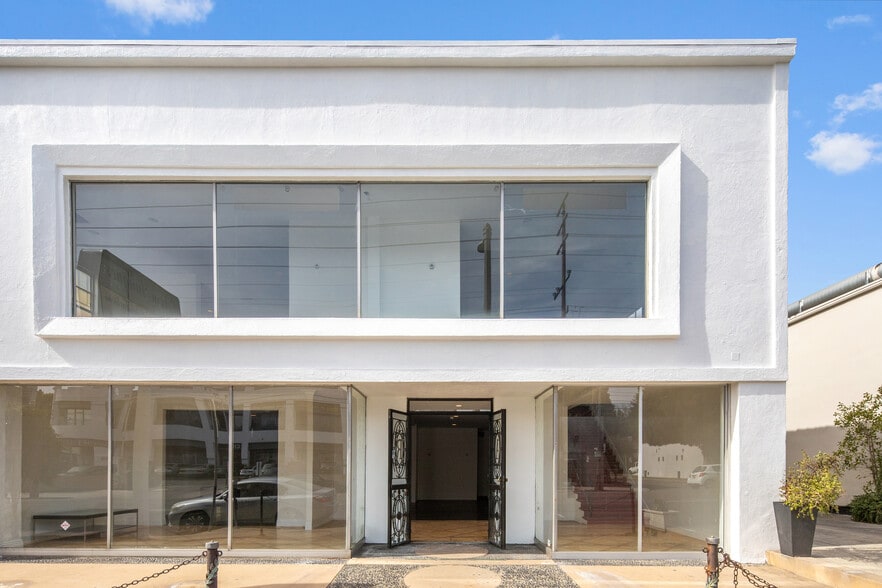 More Photos Of 853-857 N La Cienega Blvd, West Hollywood Restaurant For Lease