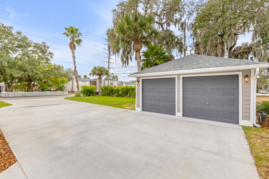 More Photos Of 214 S Riverside Dr, New Smyrna Beach Office Residential For Sale