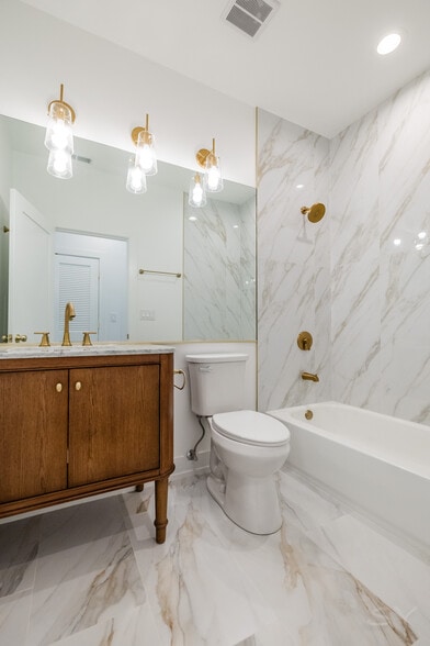 More Photos Of 6044 Eberhart ave, Chicago Apartments For Sale