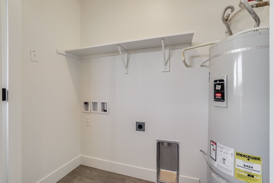 More Photos Of 22415 SW Pine St, Sherwood Flex For Sale