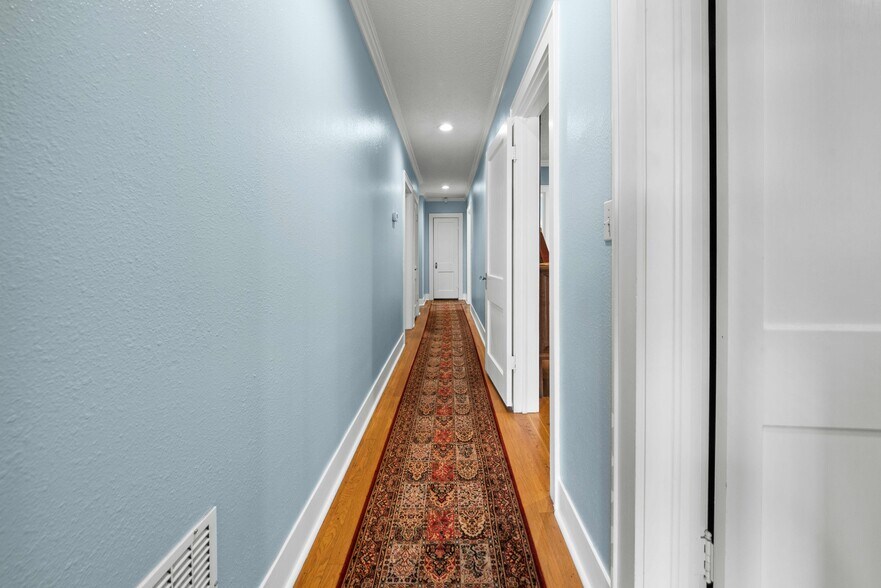 More Photos Of 209 S Main St, Lindale Loft Creative Space For Sale