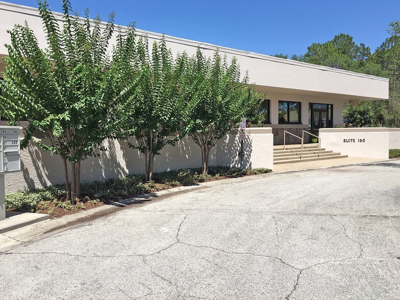 More Photos Of 10701 Danka Way N, Saint Petersburg Office For Sale