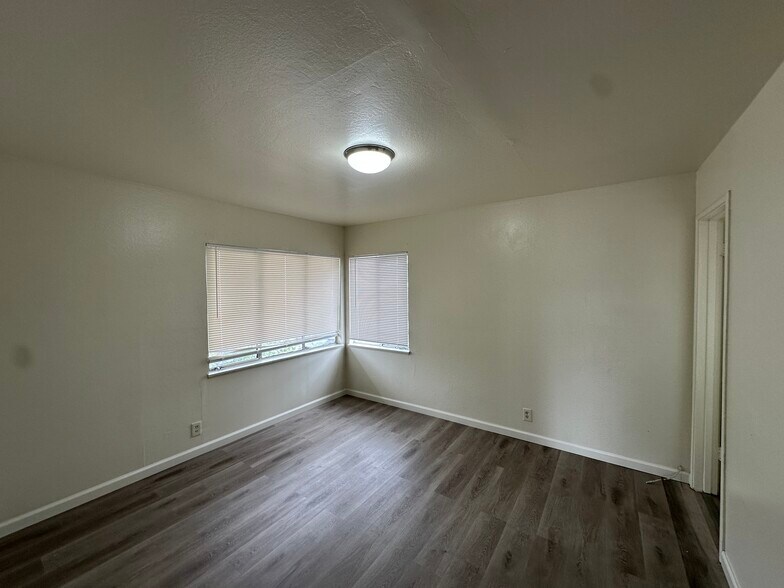 More Photos Of 2550 35th Ave, Oakland Apartments For Sale