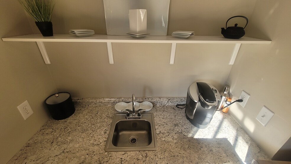 More Photos Of 6004 S East St, Indianapolis Medical For Sale