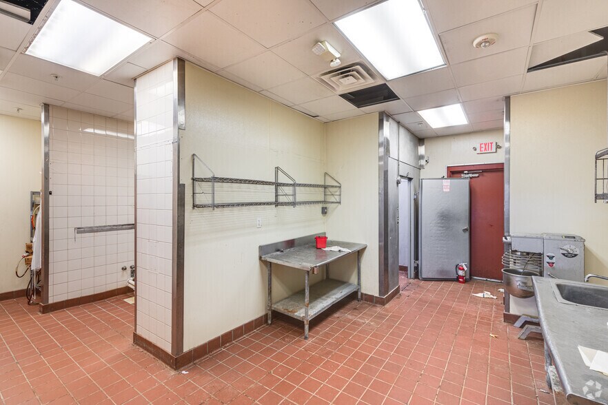 More Photos Of 3-15 Lee Airpark Dr, Edgewater Unknown For Sale