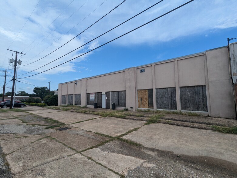 More Photos Of 6100 Jefferson Blvd, Groves Department Store For Sale