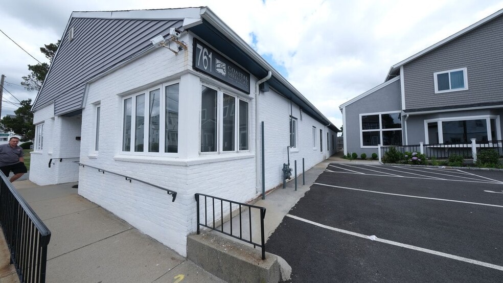 More Photos Of 761 Park Ave, Cranston Medical For Sale