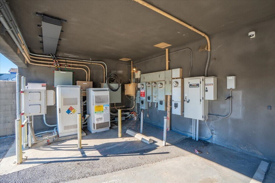 More Photos Of 3444 E Anaheim St, Long Beach Office For Sale