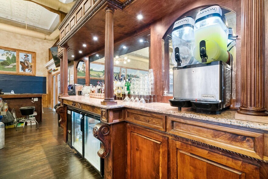 More Photos Of 100 N Texas St, De Leon Storefront Retail Office For Sale