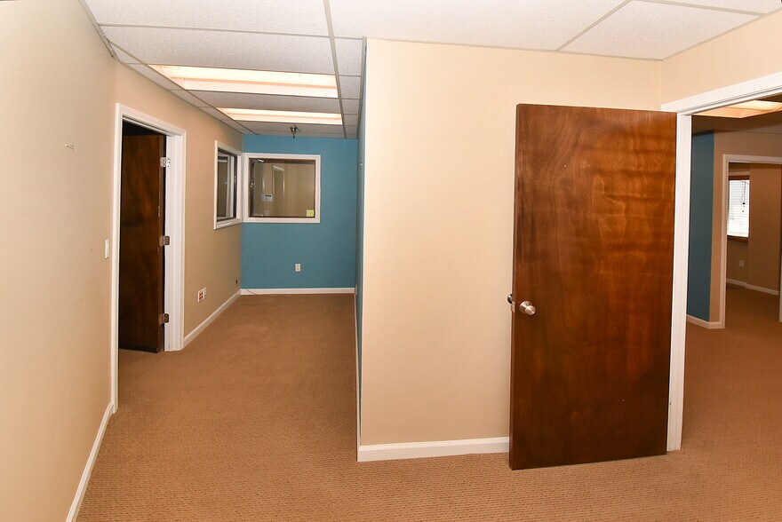 More Photos Of 400 Chapel Rd, South Windsor Light Manufacturing For Sale