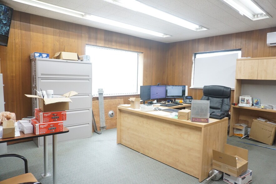 More Photos Of 3605 N Davis Hwy, Pensacola Warehouse For Sale