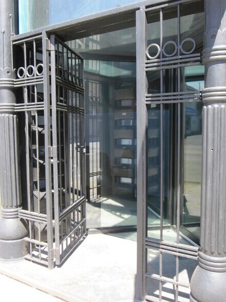 More Photos Of 1376 W Grand Ave, Chicago Storefront Retail Office For Lease