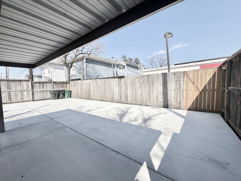 More Photos Of 741 E 9th St, Houston Office Residential For Lease