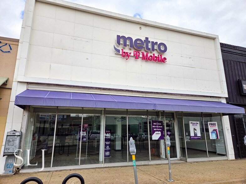 Primary Photo Of 221 W Jefferson Blvd, Dallas Storefront For Lease
