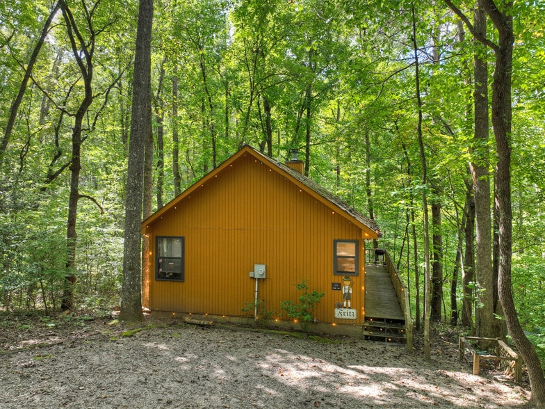 More Photos Of 77 Alpine Way, Blairsville Hotel For Sale