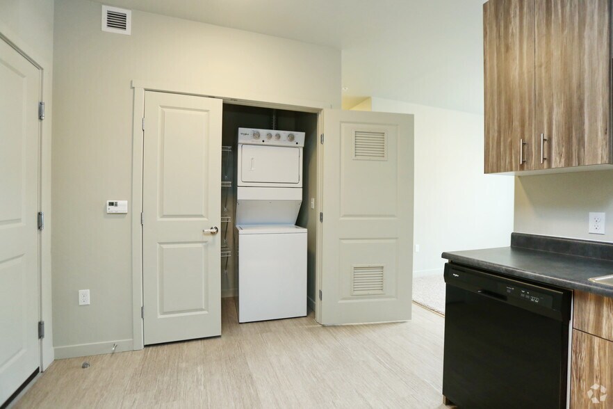 More Photos Of 913 S Jackson St, Seattle Apartments For Lease