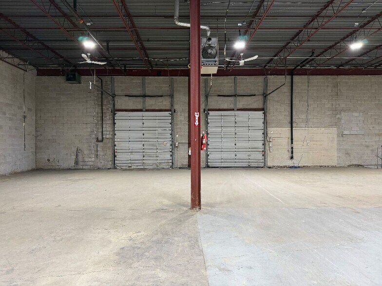 More Photos Of 72-80 Rolark Dr, Toronto Showroom For Lease