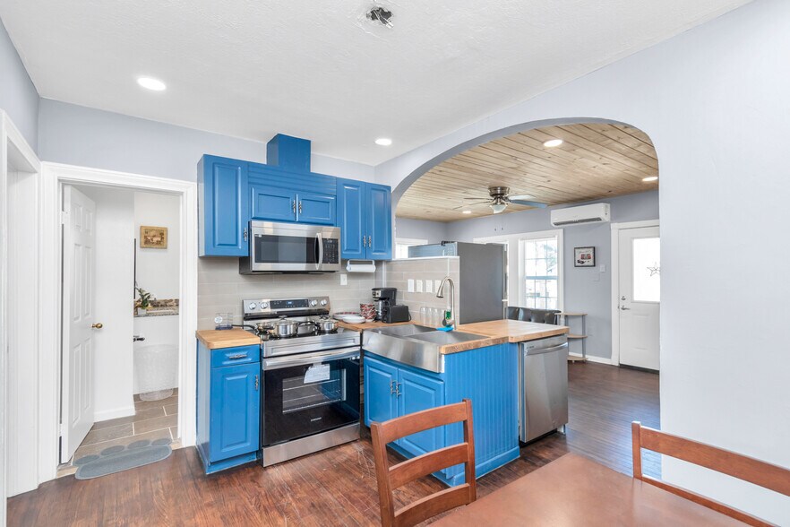 More Photos Of 915 8th St, Galveston Apartments For Sale