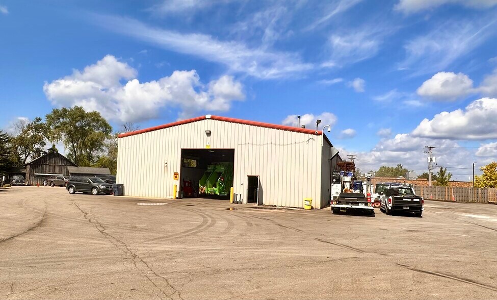 More Photos Of 1350 N Old Rand Rd, Wauconda Warehouse For Lease