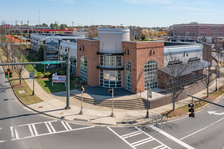 More Photos Of 2015 Ayrsley Town Blvd, Charlotte Unknown For Lease