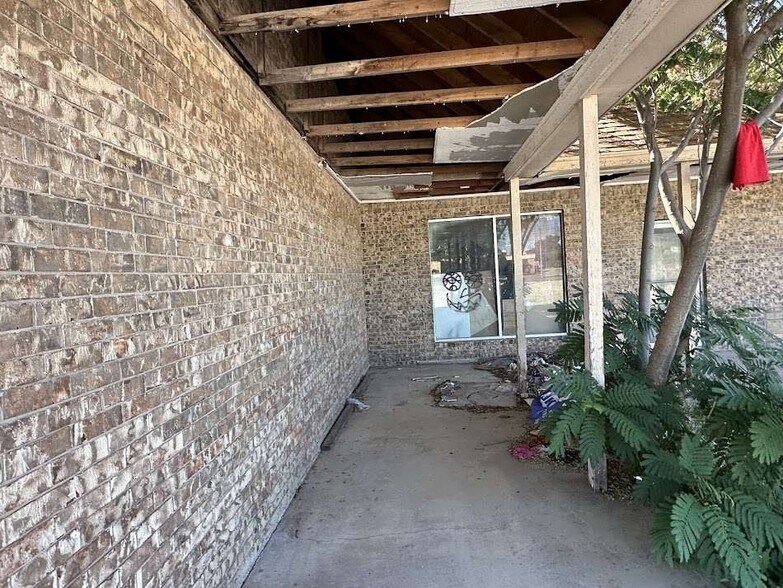 More Photos Of 1513 Market Place Blvd, Brownwood Office For Sale