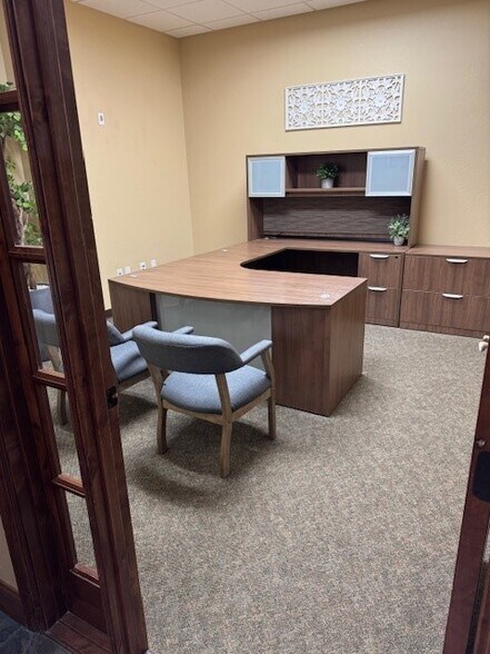 More Photos Of 303 E Caldwell Ave, Visalia Office For Sale