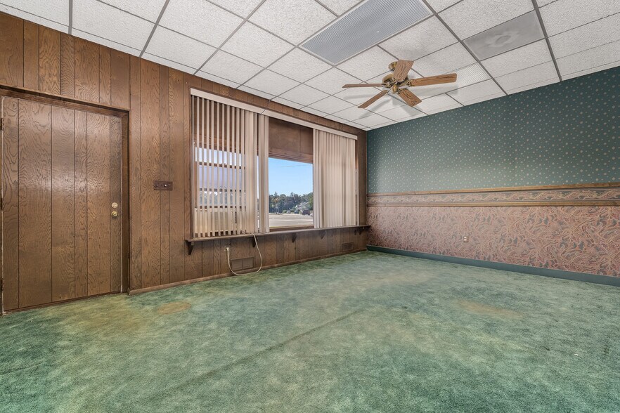 More Photos Of 1 Old Highway 28, White House Station Storefront Retail Office For Lease