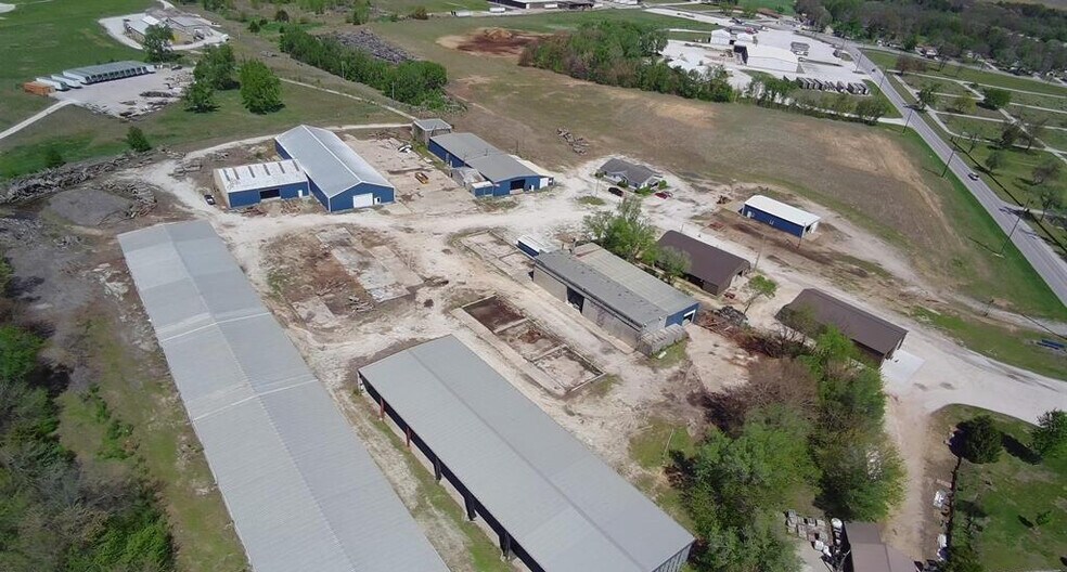 More Photos Of 8727 Arenzville Rd, Beardstown Warehouse For Sale