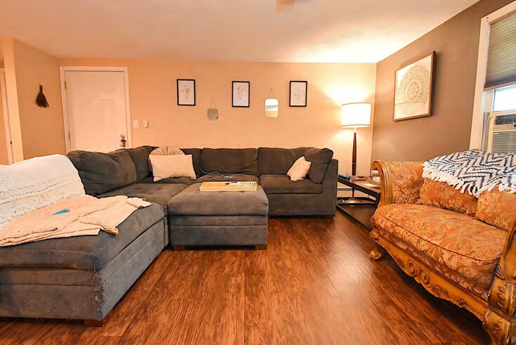 More Photos Of 517 E Monroe St, Metamora Multifamily For Sale
