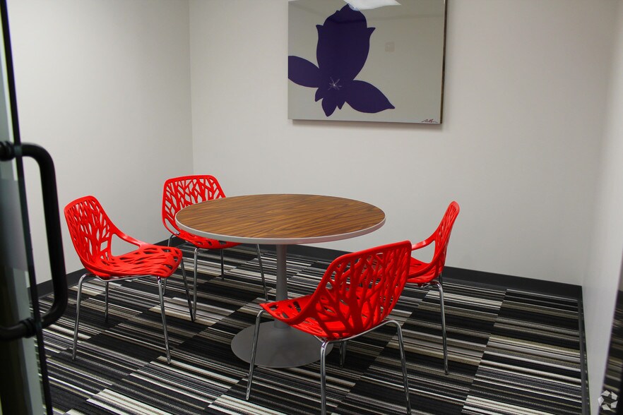 More Photos Of 505 N Sam Houston Pky E, Houston Unknown For Lease