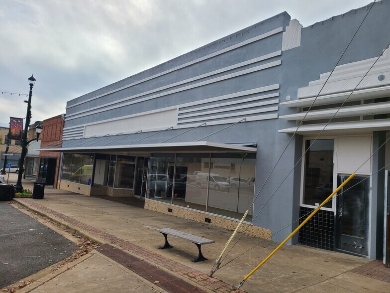 More Photos Of 106 E Main St, Kilgore Freestanding For Lease