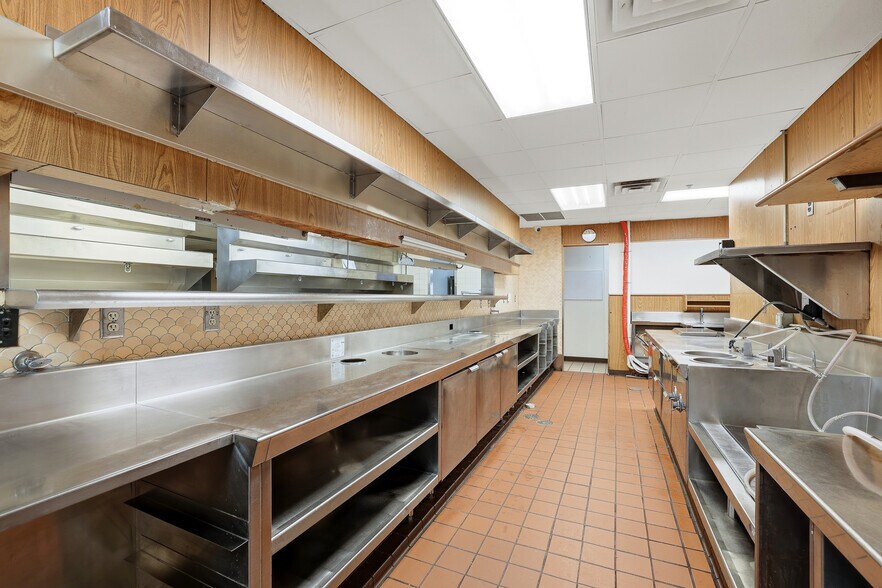 More Photos Of 143 Division St, Stevens Point Restaurant For Sale